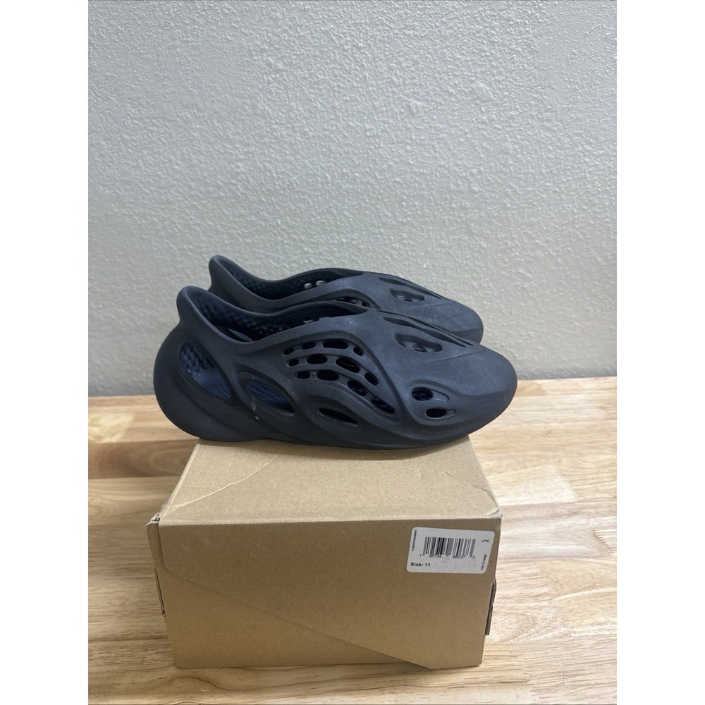 adidas Yeezy Foam RNNR Mineral Blue GV7903 Mens Size 11 Slip On Sneakers